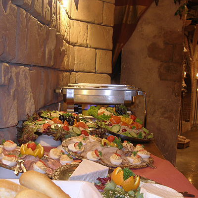 Buffet in de middeleeuwse Ridderzaal bij Silverstone
